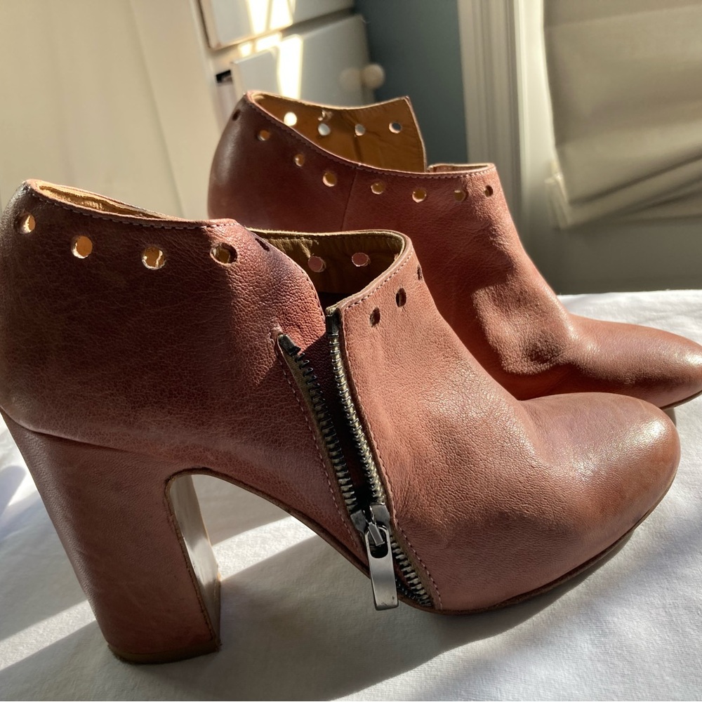 Size 37 (7) handmade soft leather Italian shoes worn once . 3 1/2” heel.